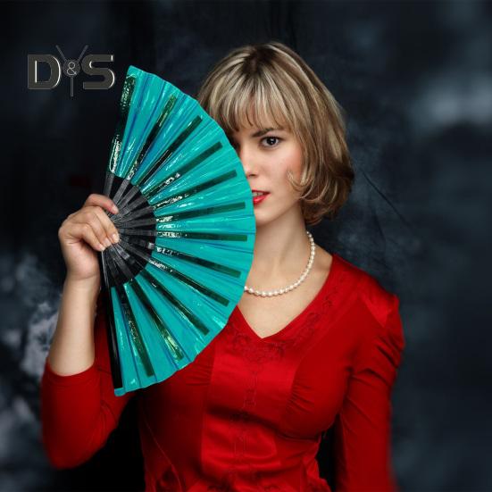 Bunter Kung-Fu-Fächer, holografischer, faltbarer PVC-Fächer, ergonomischer Griff, sanftes Öffnen und Schließen, Performance-Fächer, Volkshandwerks-Fächer