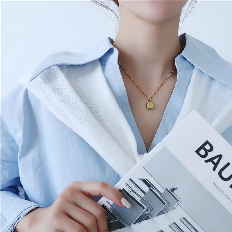 18K Gold-Plated Minimalist Lock Necklace – Short Titanium Steel Clavicle Chain