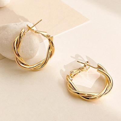 Mode Verzerrung Interweave Twist Metall Kreis Geometrische Runde Hoop Ohrringe für Frauen Zubehör Retro Party Schmuck 2023