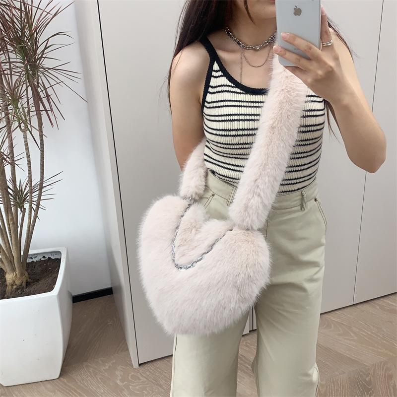 

Faux Fur Women s Love Heart Shoulder Bags Soft Plush Ladies Chain Crossbody Bag Winter Warm Female Fluffy Clutch Purse Handbags
