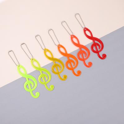 2 Pezzi Nota Musicale Colorata PVC Riflettente Ciondolo Zaino Scolastico per Bambini Portachiavi Fascino Corsa Notturna Ciclismo Etichetta di Avvertimento Luminosa al Buio