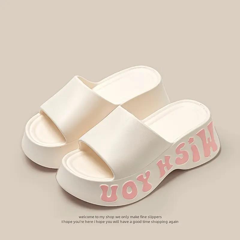 

Новые модные женские тапочки на платформе из ЭВА 2025 года, летние босоножки на танкетке с буквенным принтом, женские нескользящие пляжные шлепанцы с толстой подошвой 40-41 белый