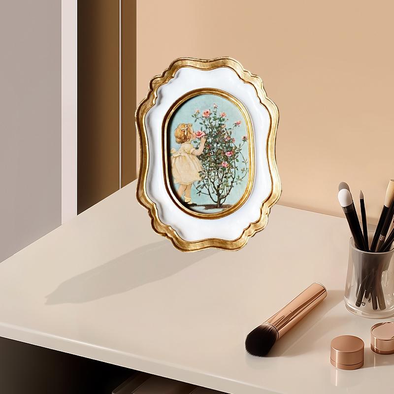 1Pc Desktop Ornaments Originality Wall Hanging Vintage Golden European Style Photo Frame Arrange The Table Resin