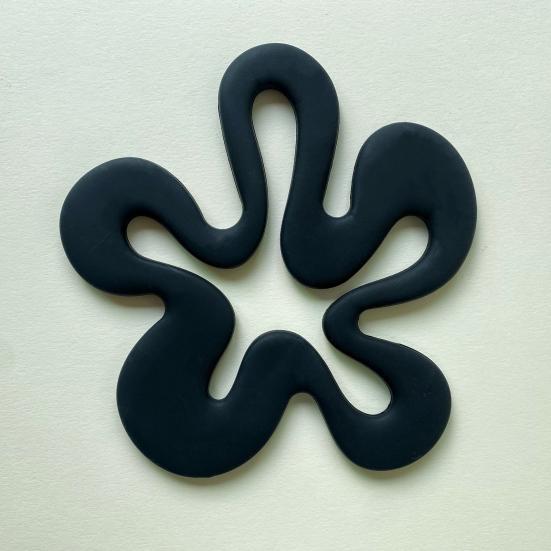 Flower Shaped Silicone Coasters Heat Resistant Placemats for Hot Pots Pans Non-Slip Table Protectors for Modern Kitchen
