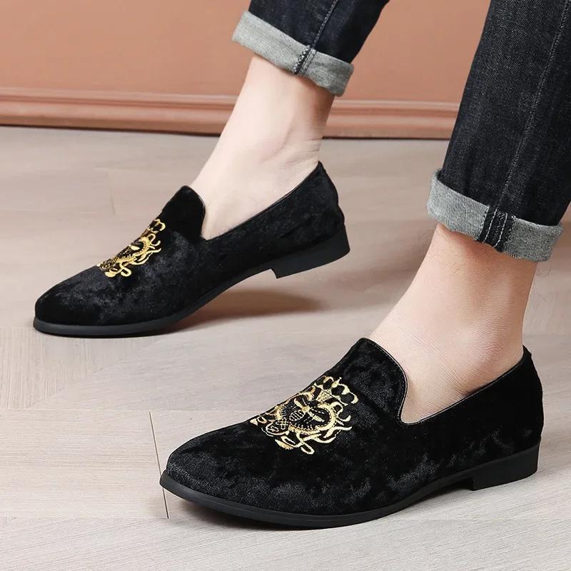 New Designer Men Suede Leather Casual Shoes Fashion Embroidery Flat Leisure Shoes Man Slip-on Loafers