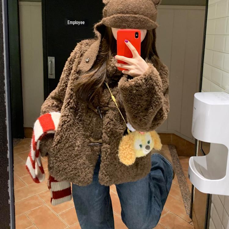 High-End Women's Retro Lambswool Coat: Stylish, Leather-Fur, Casual, Thick for Autumn/Winter