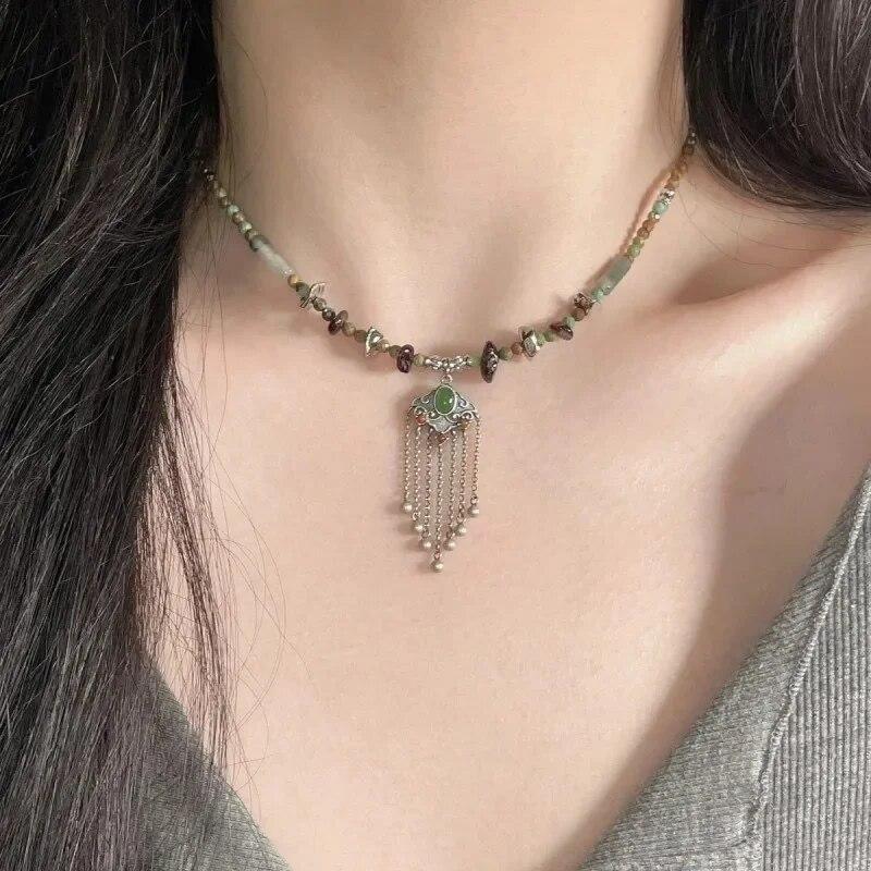 

Женское ожерелье с кисточкой в ​​этническом стиле, имитация нефрита, замок мира, ожерелье для женщин, винтажное ожерелье из бисера, вечерние ювелирные аксессуары, аксессуары