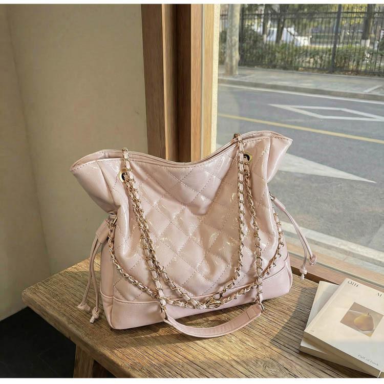 IELGY Oil Wax Leather Chain Underarm Bag Commuter Tote Bag