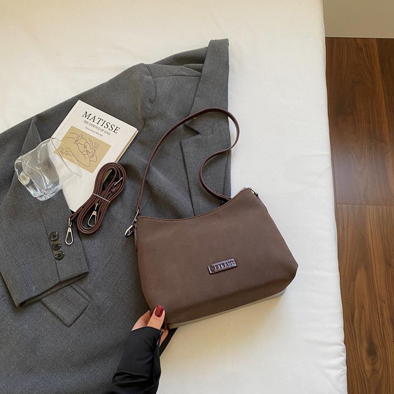 Today's popular small bags for women's new autumn and winter retro versatile messenger bags single shoulder underarm bucket bags