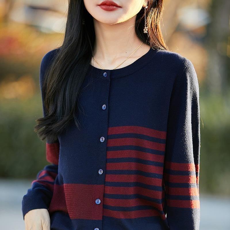 A New Style of Loose and Slimming Outerwear Sweater with Contrasting Color Striped Knitted Cardigan for Women