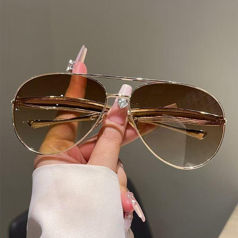 New Women's Trendy Large Frame Pilot Sunglasses Men's Retro Fashion Metal Glasses UV Protection Shades UV400 Eyewear