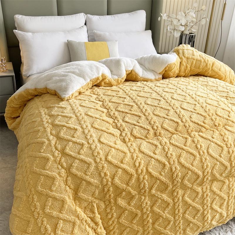 Thickened Lambswool & Milk Velvet Quilt - Cozy Winter & Versatile Spring/Fall Blanket for Twin or Dorm Use