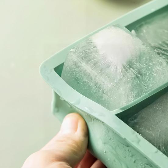 Silicone Ice Cube Tray with Lid 4/6/8 Cavities Easy Release Summer Refrigerator Cocktail Whiskey Ice Maker Press Mold Kitchen Supplies