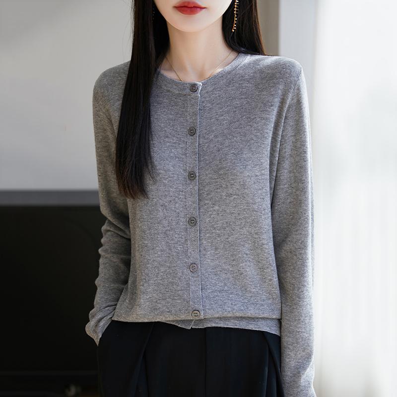 Dámský lehký kardigan z 50% vlny a 50% morušového hedvábí - všestranný úplet na 4 sezóny pro celoroční pohodlí a styl