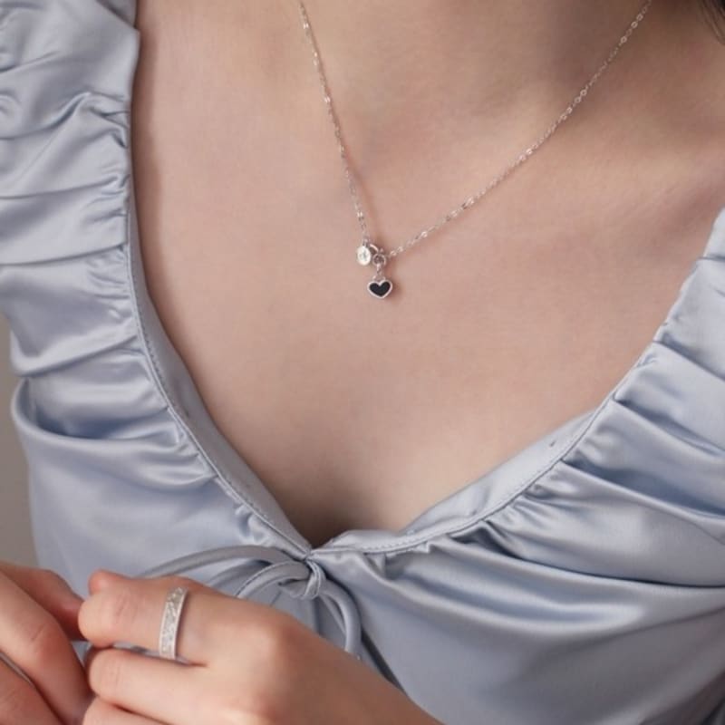 

adev Bella necklace_onyx 14k gold plating