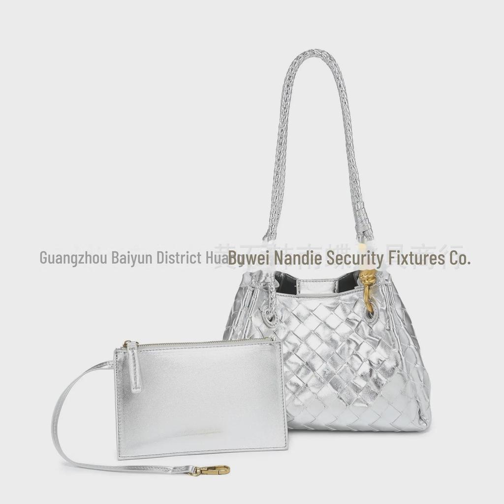 2024 High-Quality Textured Woven Bucket Bag with Knotted Hardware