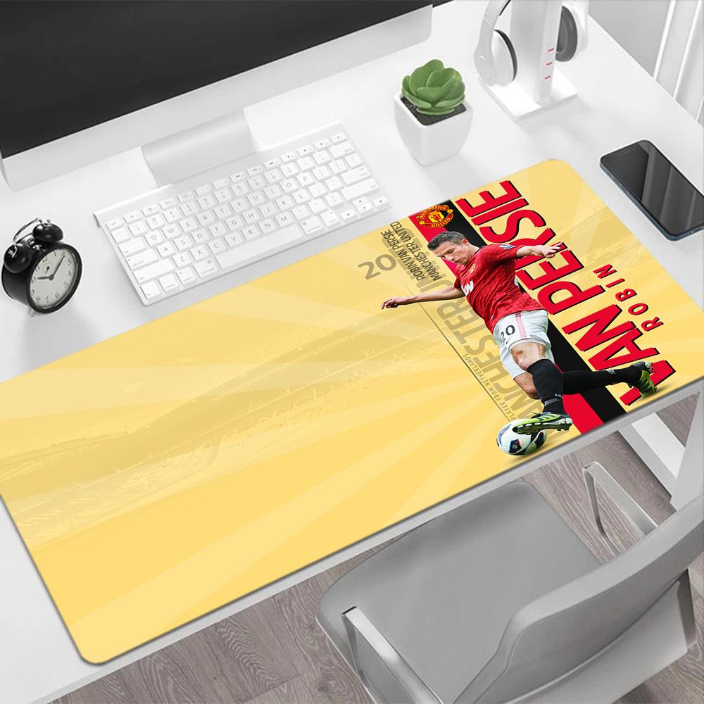 Cristiano Ronaldo Action Large Mouse Pad Keyboard Pad Computer Desk Mat Non-Slip Rubber Bottom Perfect Gift for Gamers
