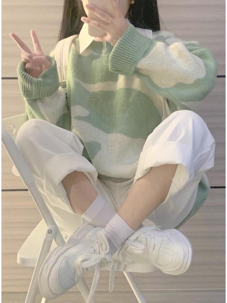 "Women's Retro Japanese Contrast Sweater: Loose, Casual & Sweet Winter Wear"