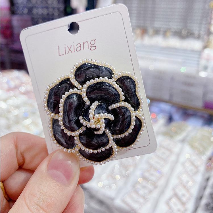 Pearl Camellia Brooch: Elegant Korean-Style Sweater & Coat Accessory for Autumn/Winter