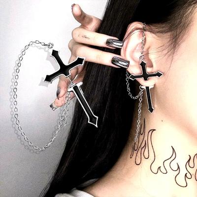 Pendientes Punk con Cruz Negra y espada para hombre y mujer, Piercing para la oreja con cadena larga, aretes colgantes de Cruz, joyería de fiesta