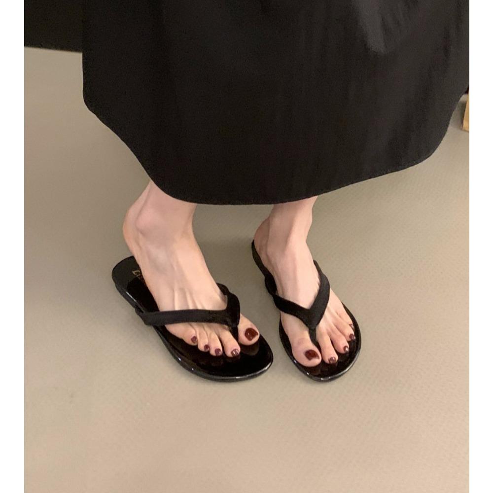 

Модные новые женские шлепанцы однотонного цвета, с мягкой подошвой, с перемычкой между пальцами, повседневные шлепанцы, модные сандалии на плоской подошве для пляжа с квадратным носком 40 чёрный