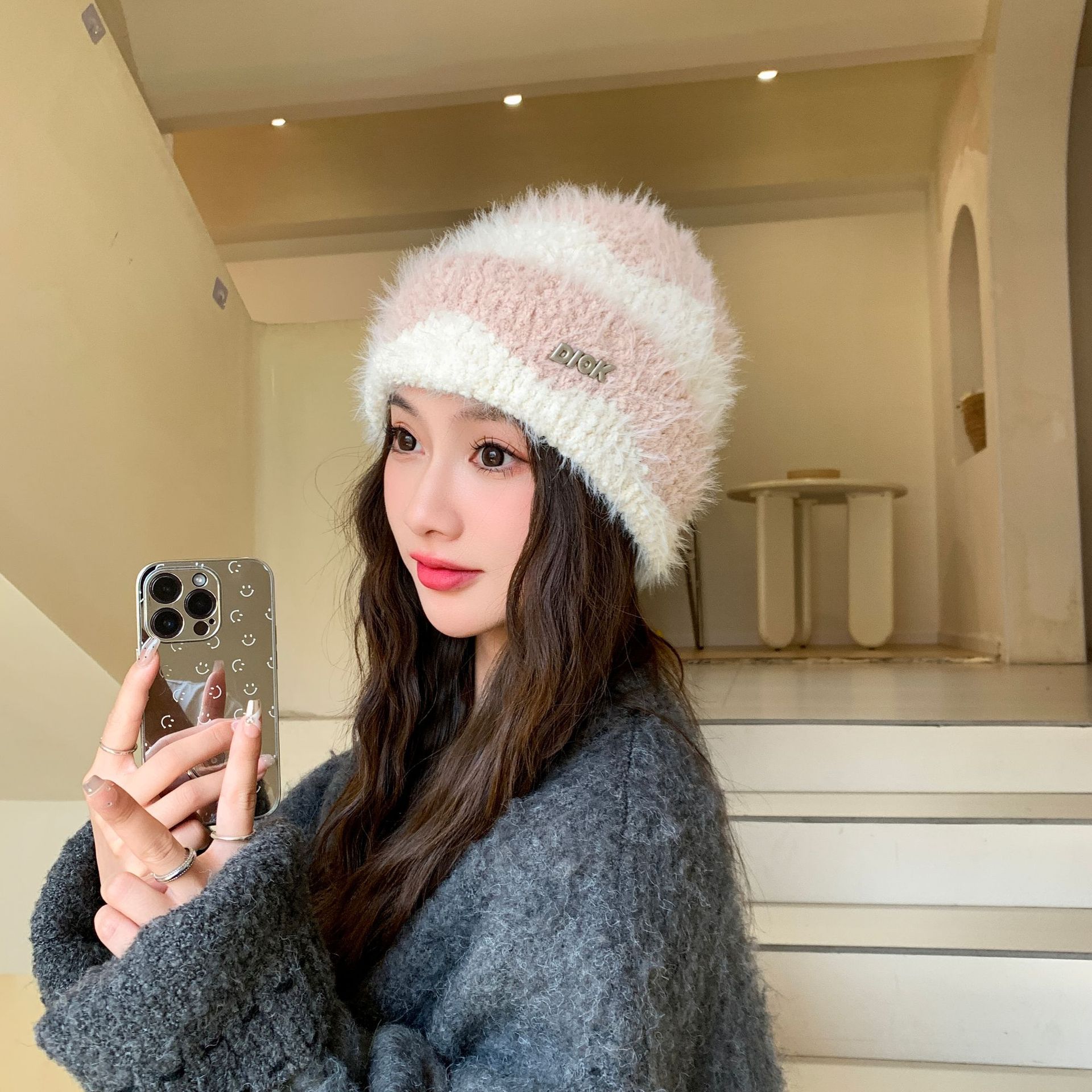 

Цветные вязаные шапки для женщин, уличная мода, шапки-бини, плюшевые шапки-пуловеры в корейском стиле, осенне-зимние теплые шерстяные шапки с защитой ушей One Size