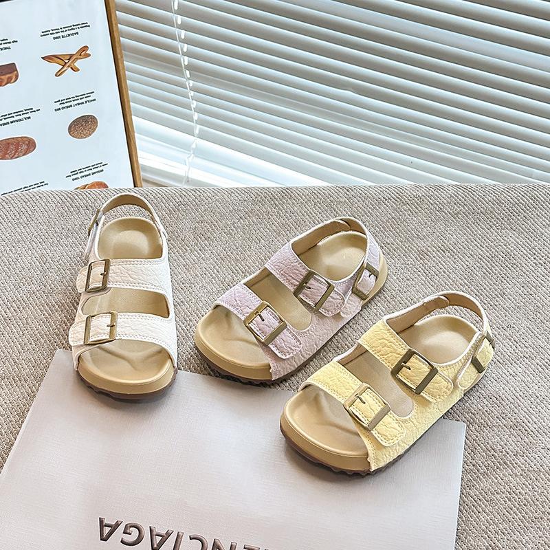 Kinderschuhe Sommer 2025, neue Mädchensandalen, modische Kindersandalen mit weicher Sohle, vielseitige Strandschuhe für Jungen, lässige Sandalen für Jungen
