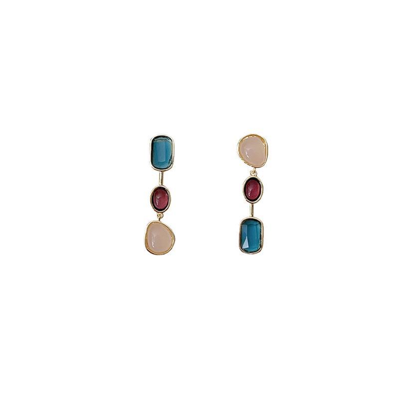 French Retro Asymmetric Cat's Eye Stone Earrings with S925 Silver Needle - Light Luxury Style