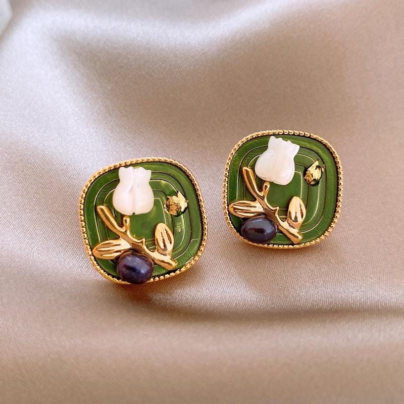 Dripping oil square flower bouquet stud earrings small fresh Mori earrings fashionable retro high-end earrings