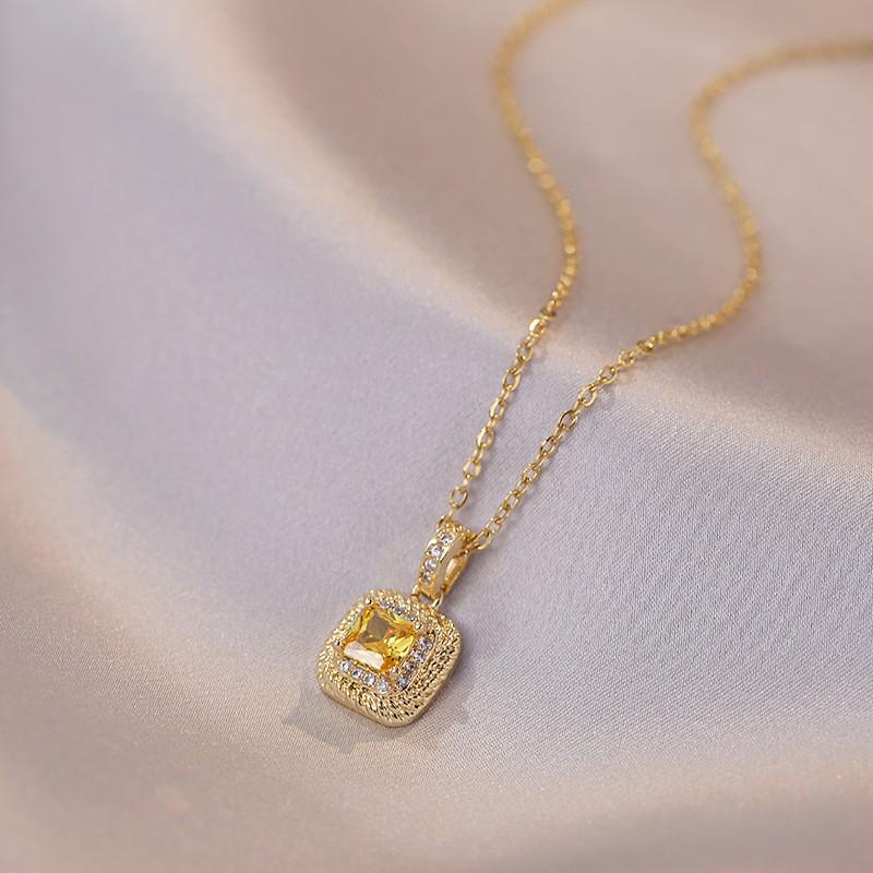 Women's Fashion Heart Pendant Necklace - Elegant, Simple Design, Versatile Clavicle Chain Jewelry