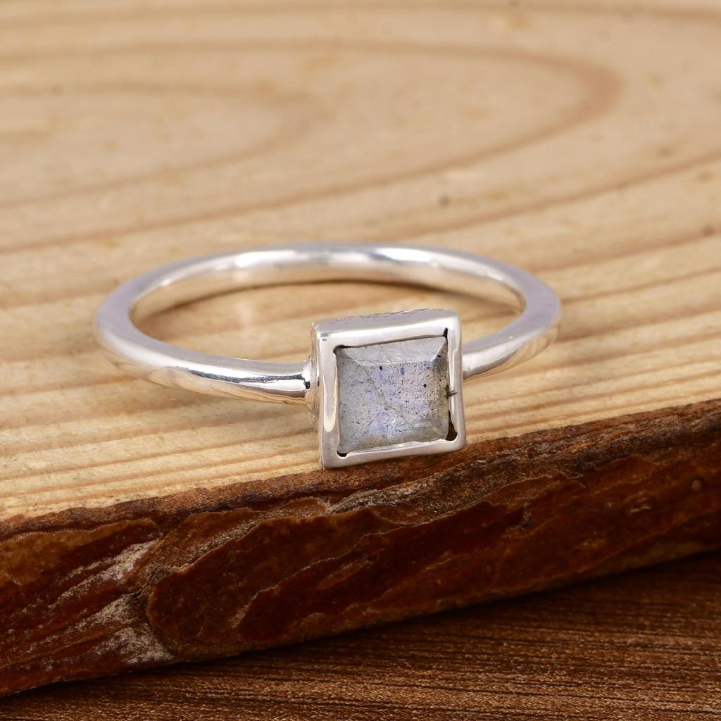 Minimalist Labradorite Square Ring – Natural Labradorite Gemstone Ring – Sterling Silver Stackable Ring – Handmade Dainty Jewelry – Gift for Her