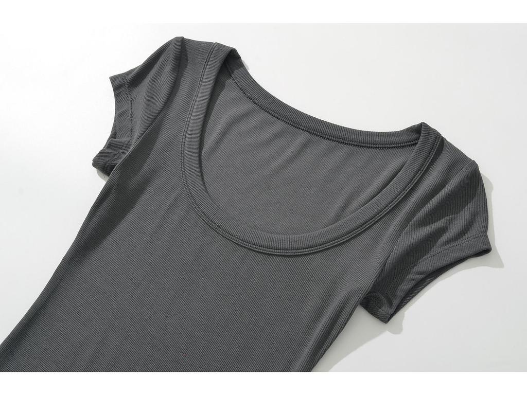 Damski letni dopasowany elastyczny top z krótkim rękawem, okrągłym dekoltem i wycięciem 2024