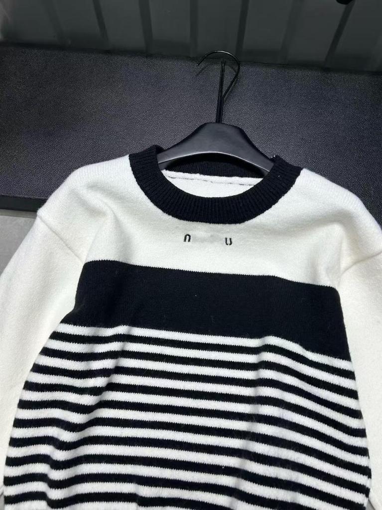 Miu Style 2025 Autumn/Winter Embroidered Patchwork Stripe Knit Long Sleeve Versatile Top