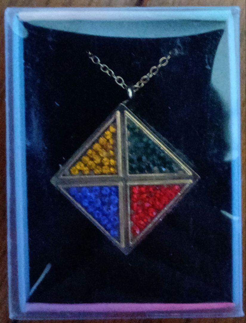 

[USED] NIZIU Rainbow Necklace Gold