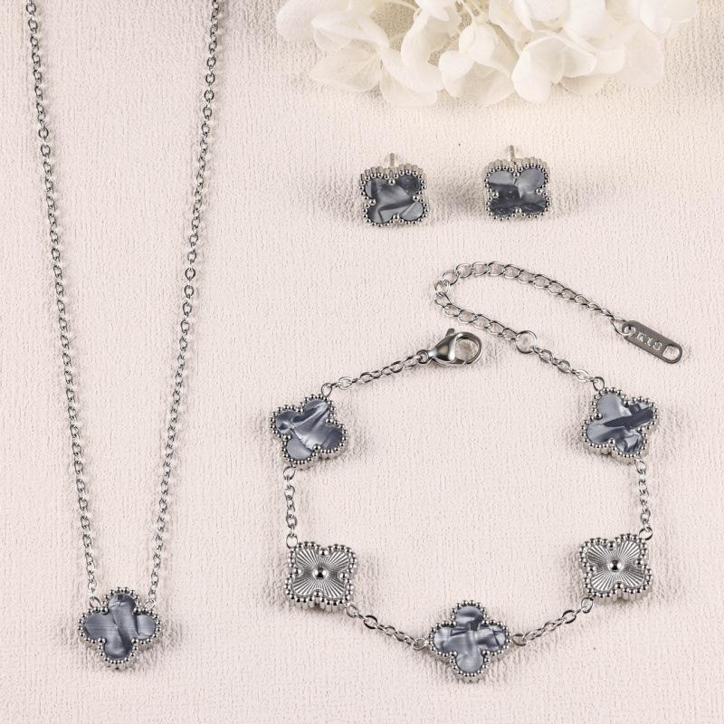 Four-leaf Clover Three-piece Set Bracelet Necklace and Earrings Colorfast Luxurious and Fashionable
