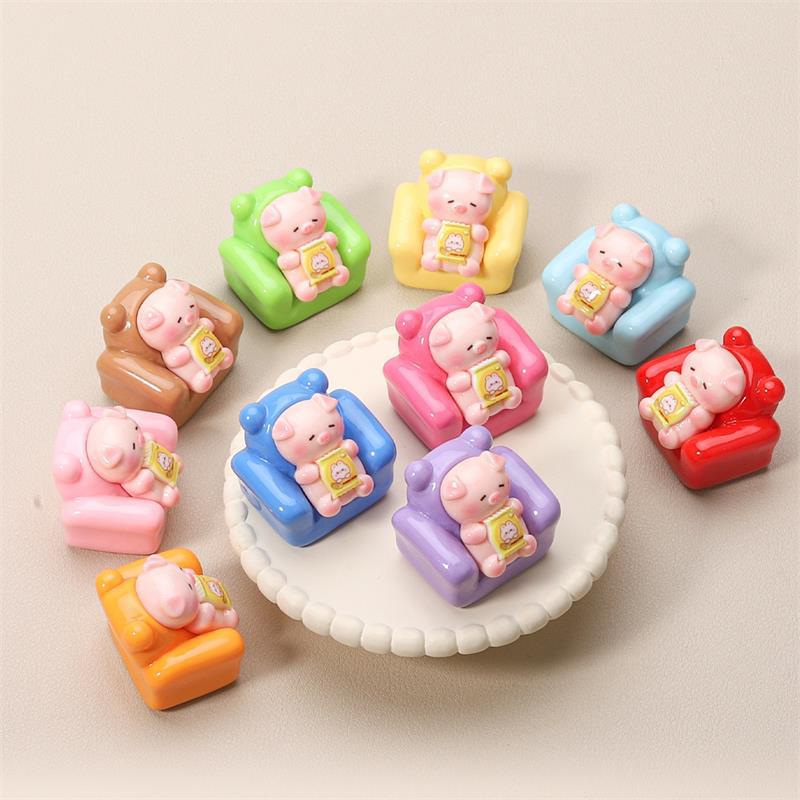 1/2Pcs Cute Pig Potato Chips Sofa Doll Car Ornaments Micro Landscape Ornaments Desktop Home Decor Dollhouse Toy Accessories Gift