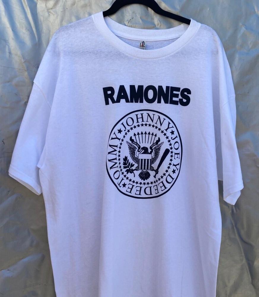 THE RAMONES, Joey Ramone, Eagle ,Band member names White T-Shirt SZ 2XL Unisex T-Shirt XL