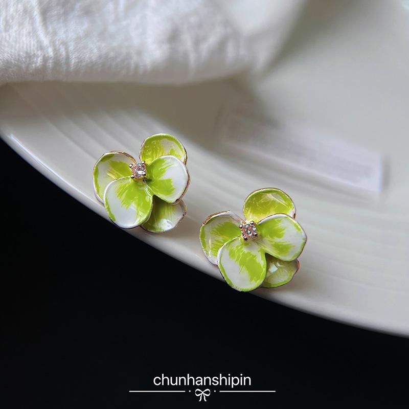 

Popular Sicilian Manhua Super Immortal Drop Glaze Flower No Ear Piercing Earrings Women s French Ear Clips Premium Niche Earrings