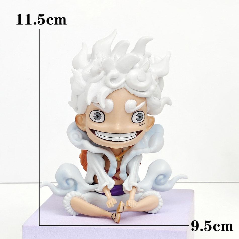 Skladem One Piece Nika Luffy Roronoa Zoro Nami Sanji Mini figurka Anime Kawaii Sedící hračky Stolní ozdoby do auta Model Dárky