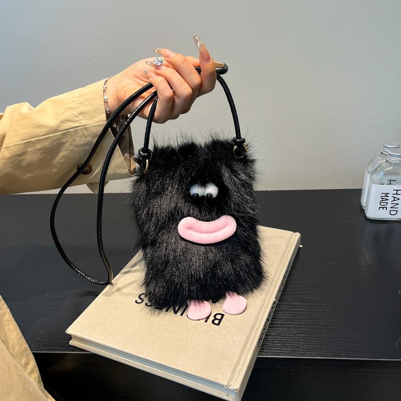 Plush bag women's autumn and winter 2025 new versatile casual shoulder messenger bag cartoon cute casual plush bag