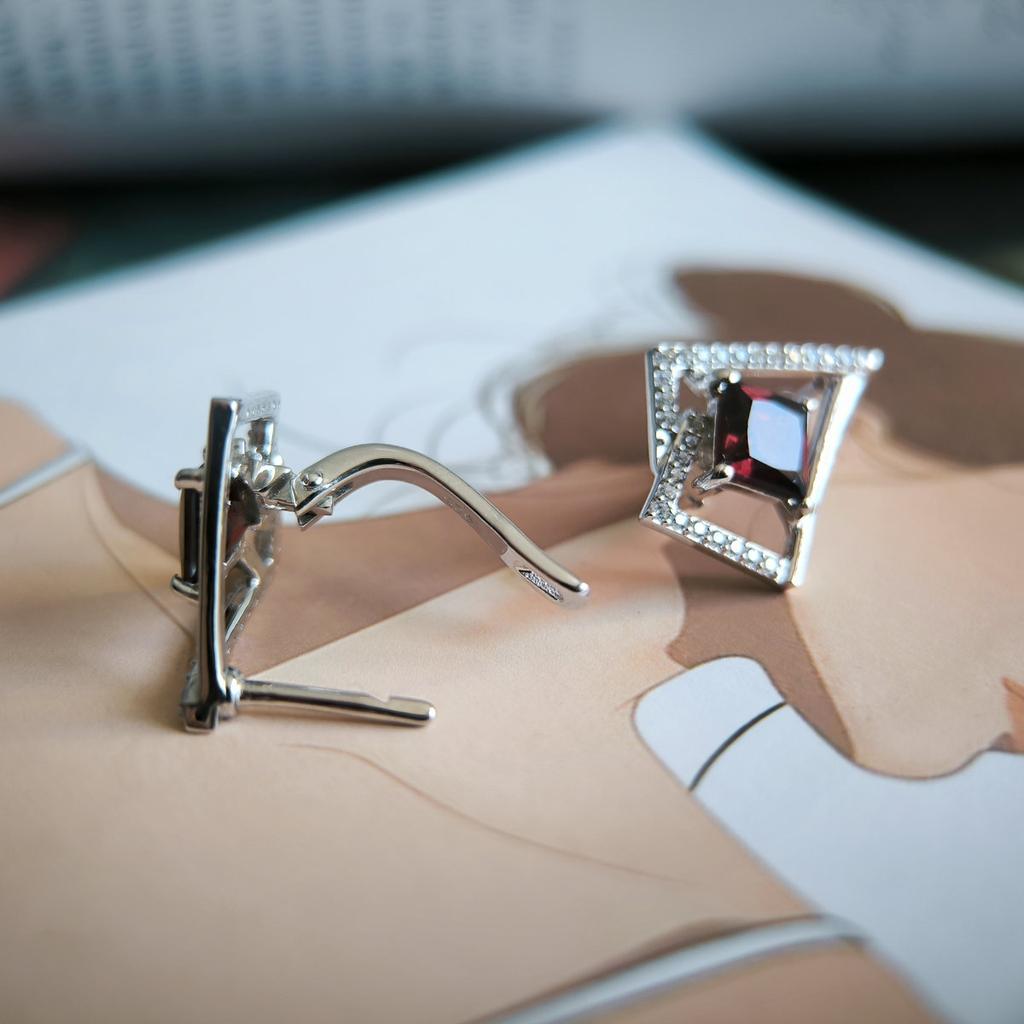 Серебряные серьги с натуральным гранатом 3.399ct (2203988)