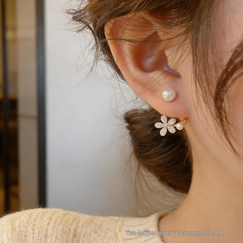 Korean Style Women's Pearl Flower Stud Earrings - Elegant Two-Wear Design, Trendy and Luxurious