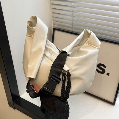 New Casual Commuter Shoulder Bag Light Personality Solid Color Large Capacity Beautiful Bag Female Simple Messenger Messenger Bag