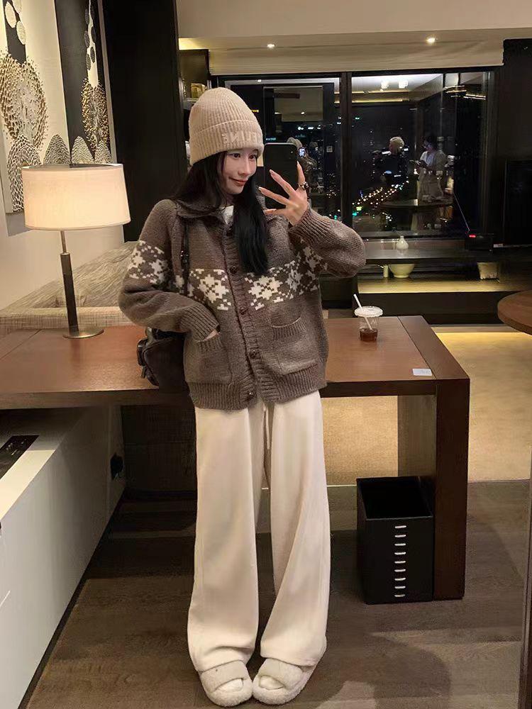 Retro lapel jacquard sweater women's loose winter new models are popular this year, versatile long-sleeved knitted cardigan jacket trend