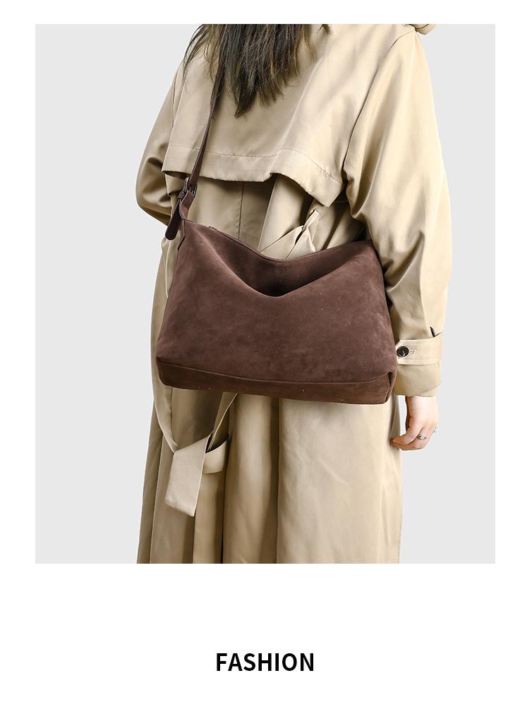 Spring 2025 Versatile High-End Large Capacity Bucket Handbag