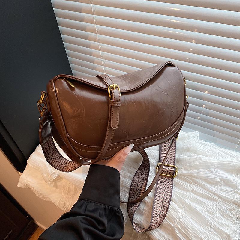 Niche Women's Retro Crossbody Dumpling Bag - 2025 Autumn/Winter Collection, Versatile High-End Shoulder Bag.