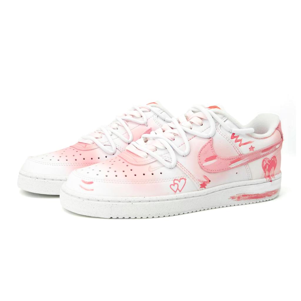 Nike Court Vision LO NN Fabricación One Heart, Sombra Dulce Resistente a la Abrasión Aumentador de Altura Caña Baja HV5246-100(Equipo16-)