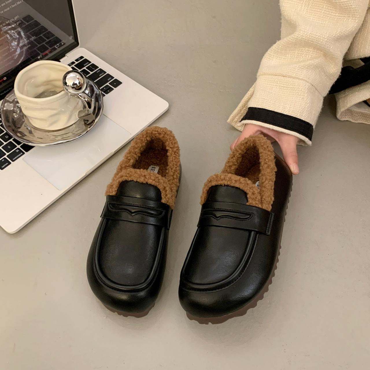 

Loafers women s 2024 autumn and winter velvet thick heel thick sole non-slip fashion British style black small leather shoes single shoes 40 чорний