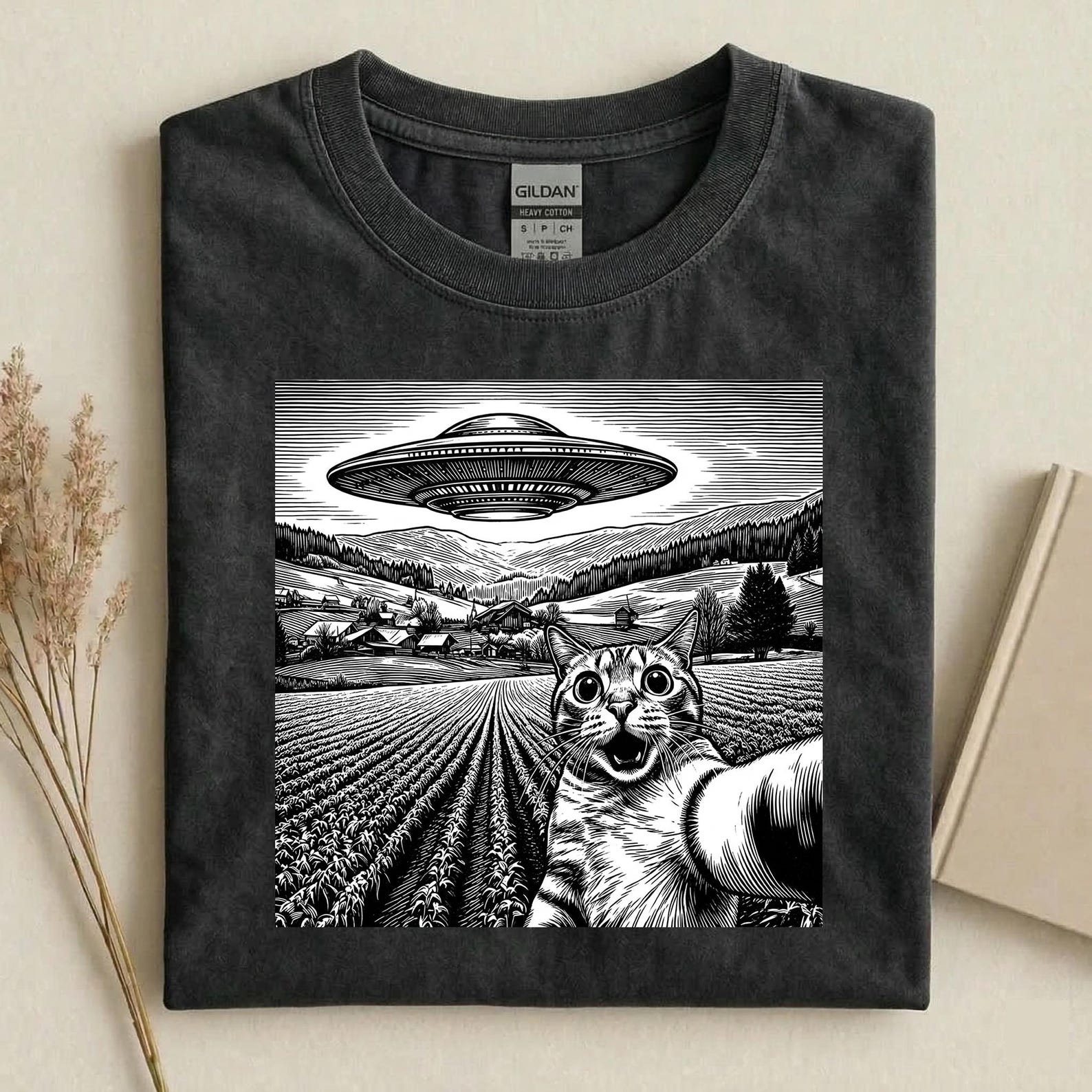 UFO Cat Selfie Shirt, Funny Alien Abduction Cat Tee, Sci-Fi Cat Graphic T-Shirt, Retro UFO Humor Shirt, Space Lover Gift XL