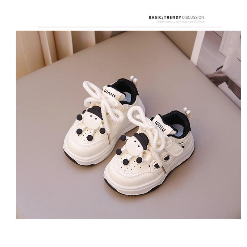 Children's Little White Shoes Spring and Autumn New Girls Cartoon Pendant Low-top Board Shoes Korean Version of Boys Breathable Sports Shoes